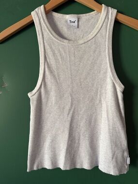 Aritiza TNA Ribbed Crew Neck Tank in Heather White Raw Hem XS